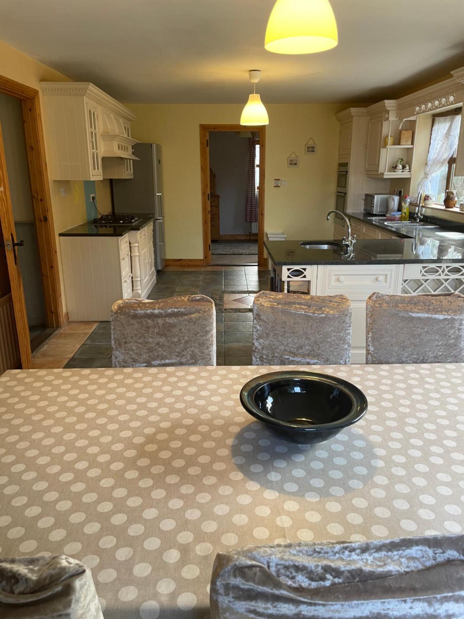 Letterfrack Farm Cottage In Village On A Farm Beside Connemara National Park エクステリア 写真