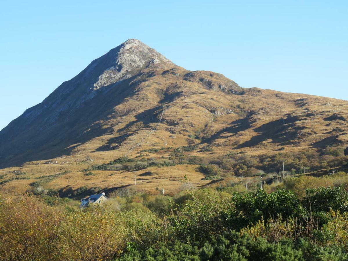 Letterfrack Farm Cottage In Village On A Farm Beside Connemara National Park エクステリア 写真